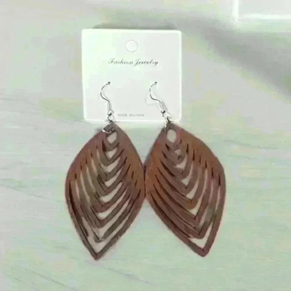 NWT Ellie’s Boutique Earrings Wood Brown Nckel Free Earrings ❤️ - Picture 1 of 1